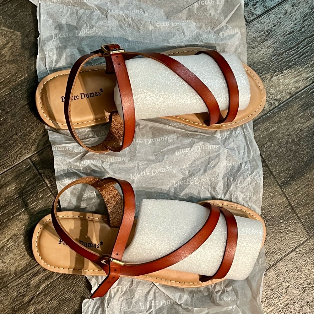 New Pierre Dumas Sandals Size 9